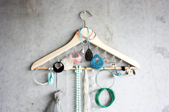 DIY: Lesen obešalnik za nakit